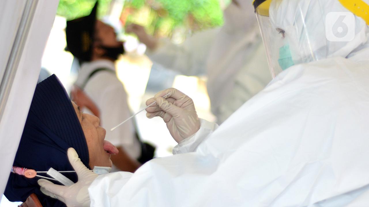 Tes Swab Massal untuk Melacak Covid-19 di Depok