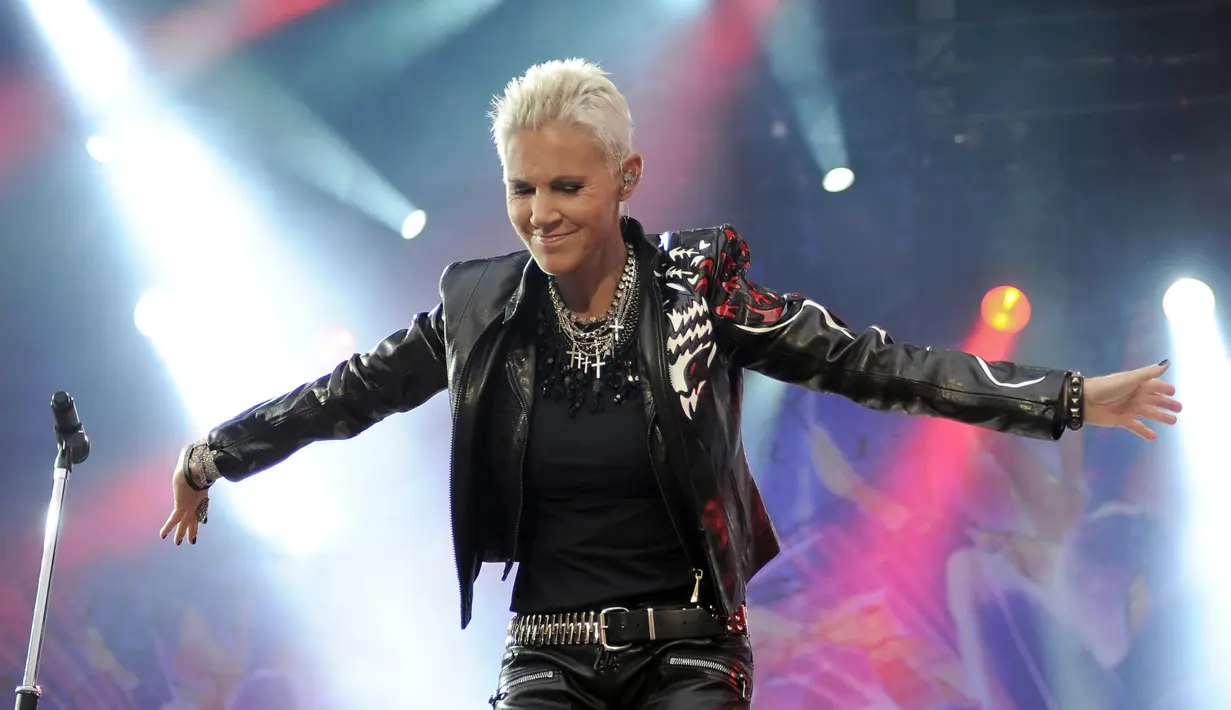 Vokalis Roxette Meninggal: Penampilan vokalis grup band Roxette Marie Fredriksson saat konser di Berlin, Jerman, 11 Juni 2011. Marie Fredriksson meninggal dunia pada 9 Desember 2019. (Britta Pedersen/dpa/AFP)