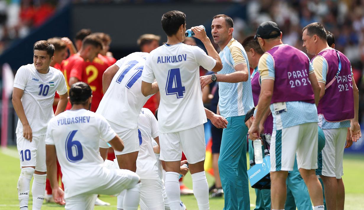 Timur Kapadze ditunjuk sebagai pelatih kepala tim nasional pada 22 Januari 2025. Di bawah kepemimpinannya untuk Timnas Uzbekistan, total telah memainkan 8 pertandingan selama 256 hari. Mempersembahkan 5 kemenangan dan 3 hasil imbang. Menariknya, Timnas Uzbekistan tidak pernah mengalami satu kekalahan pun di bawah kendalinya. (AFP/FRANCK FIFE)