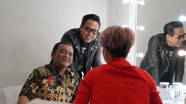 Tenar di Kalangan Milenial Berkat Acaranya, Ini 6 Potret Gofar Hilman dan Didi Kempot