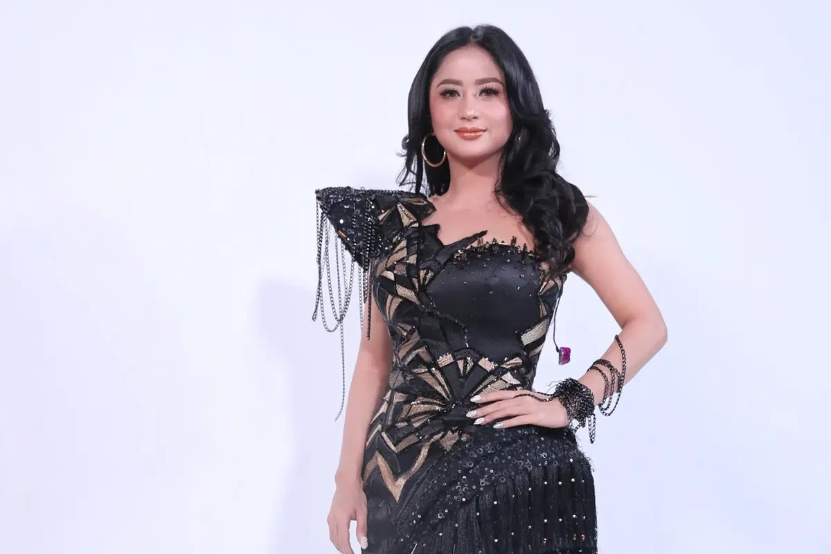 [Bintang] Dewi Perssik