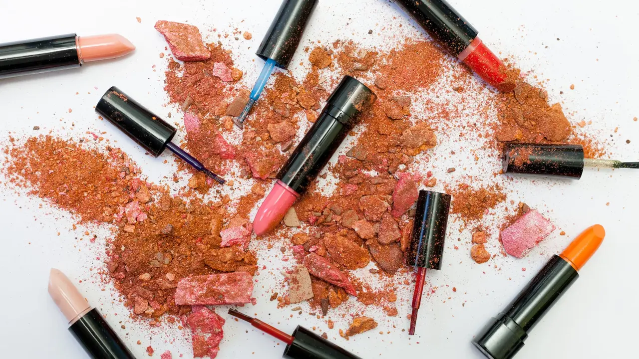 Lipstik dan Lipgloss