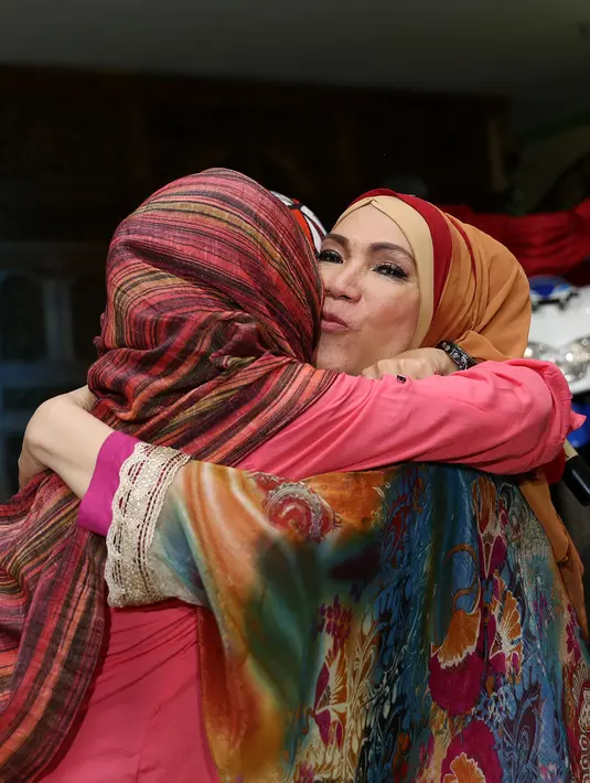 "Nggak ada salahnya. Saya nggak ngerepotin orang. Nggak ada salahnya mempersiapkan untuk diri kita. Saya juga sudah siapkan untuk anak-anak saya," ucap Dorce. (Galihh W. Satria/Bintang.com)