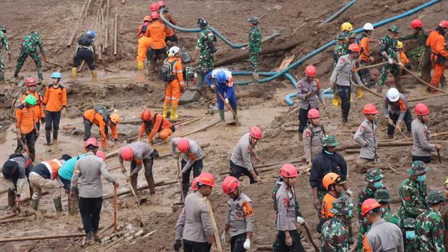 Tim SAR Gabungan Perluas Area Pencarian Korban Longsor Cisarua Bandung Barat
