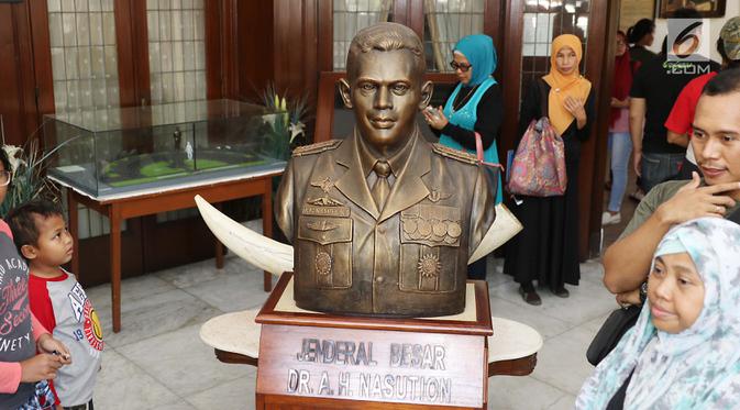Pierre Tendean Letnan Ganteng Incaran Mojang Bandung Yang Jadi Korban G30s Pki News Liputan6 Com