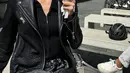 Cinta Laura tampil memukau dengan OOTD stylish yang begitu sederhana kala berlibur ke Belanda. [Foto: Instagram/ Cinta Laura]