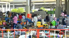 Pasar Jumat di Kegubernuran Farwaniya, Kuwait (10/9/2020). Pasar Jumat, salah satu pasar tertua di Kuwait, pada Kamis (10/9) dibuka kembali setelah tutup selama berbulan-bulan di tengah penyebaran pandemi COVID-19. (Xinhua/Asad)