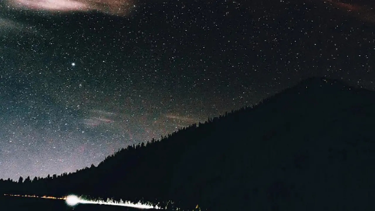 Ini 10 Potret Hujan Meteor yang Sanggup Buat Kamu Nangis