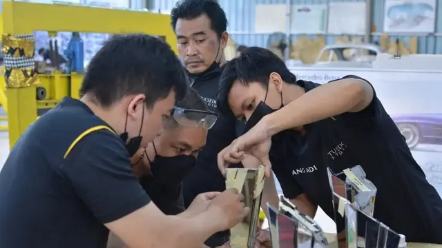 Berunsur Batik, Begini Penampakan Trofi MotoGP Mandalika 2022 Hasil Karya Anak Bangsa