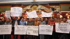 Ratusan bupati dan walikota saat menyampaikan penolakan Pilkada lewat DPRD di Jakarta, (11/9/14). (Liputan6.com/Panji Diksana)