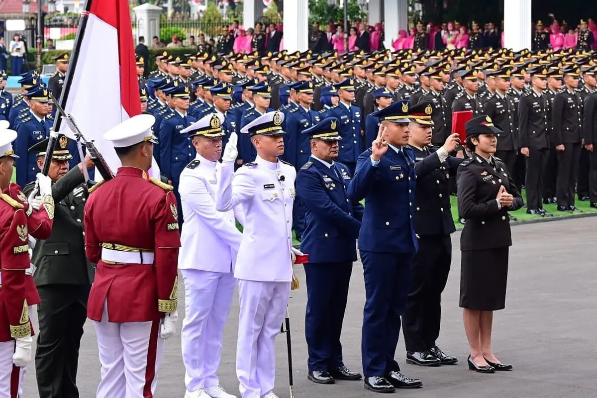 Presiden Prabowo Subianto memimpin Upacara Prasetya Perwira (Praspa) Polri dan TNI 2026 di halaman depan Istana Merdeka, Jakarta, pada Rabu, 22 Juli 2026.