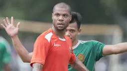 Masa lalu striker asal Brasil ini memang dianggap kurang baik buat The Jakmania. (Bola.com/Vitalis Yogi Trisna)