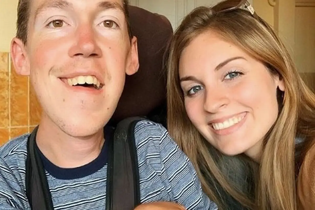 Shane Burcaw dan Hannah Aylward