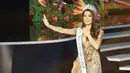 Frederika Alexis Cull melepas Mahkota Puteri Indonesia. (Bambang E Ros/Fimela.com)