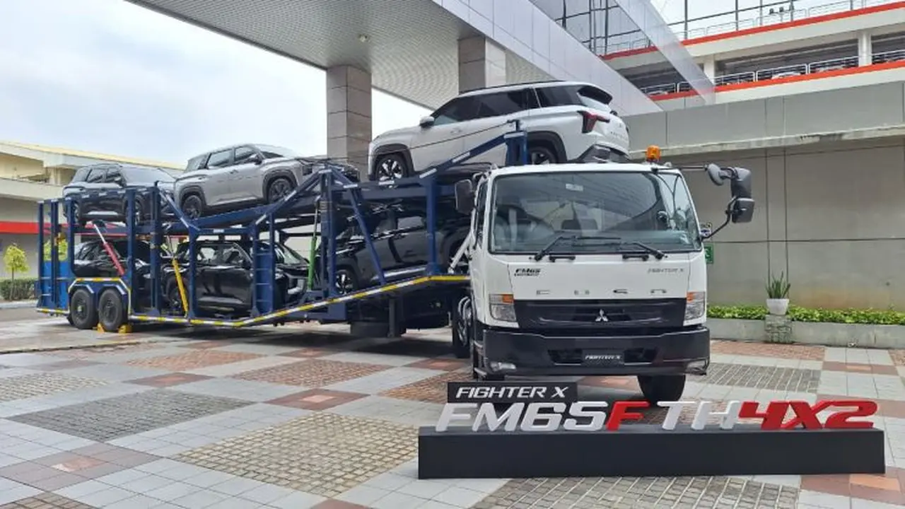 Mitsubishi Fuso Luncurkan Fighter X FM65F Tractor Head, Harga Rp 943,540 Juta (Arief A/Liputan6.com)