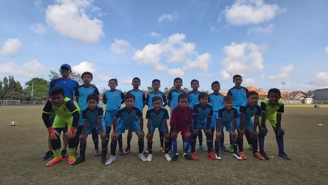 Paradise Football Academy U-13 (Dewi Divianta)