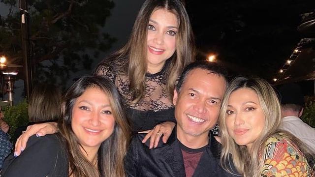 Sarah Azhari yang tinggal di Amerika Serikat merayakan ulang tahun ke-45 bersama keluarga (Foto: Instagram @sazarita)