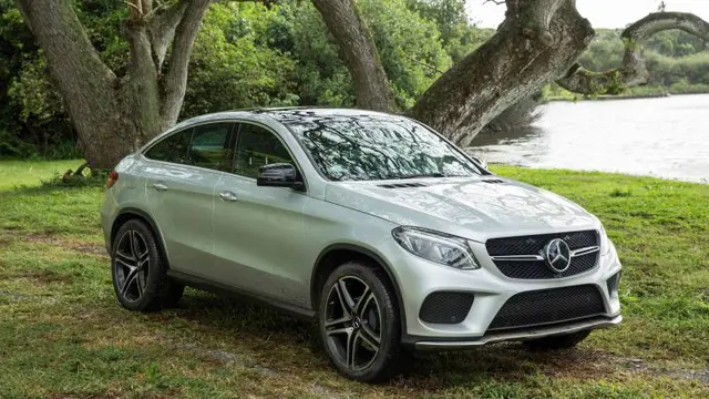 Mercedes Benz GLE Coupe Bakal Jadi 'Teman' Dinosaurus