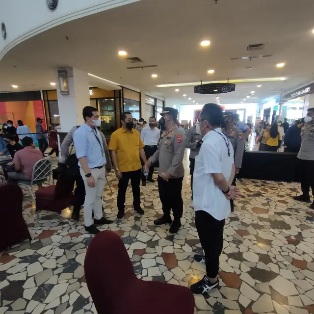 Vaksinasi COVID-19 di Mal Balikpapan Kaltim.