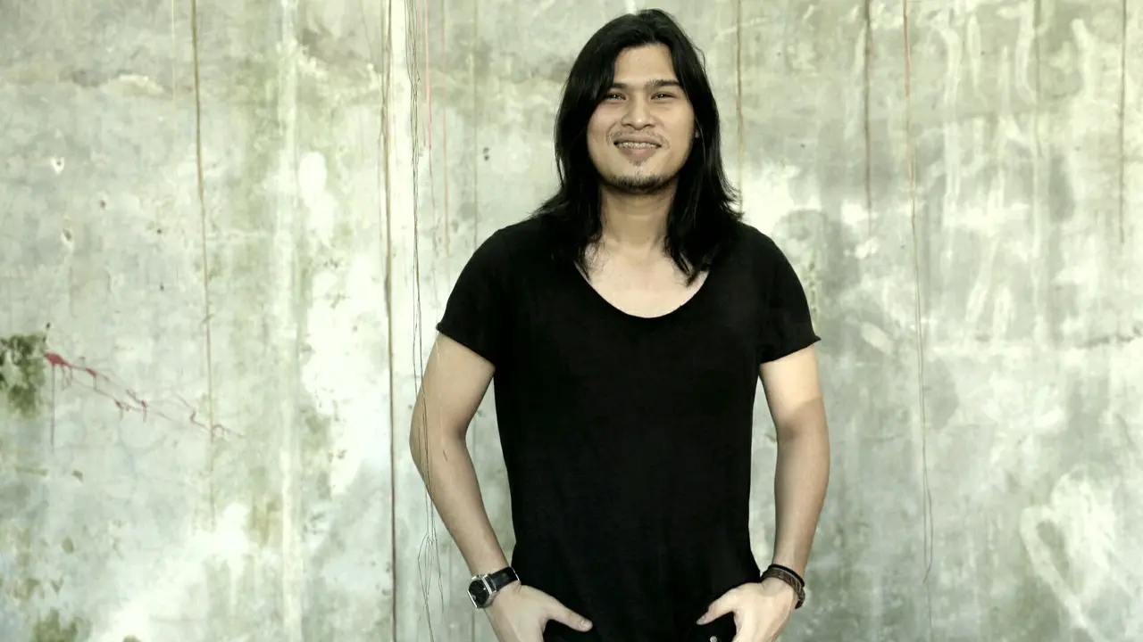[Bintang] Video: Ditinggal Nikah, Virzha Curhat Lewat Single Sirna