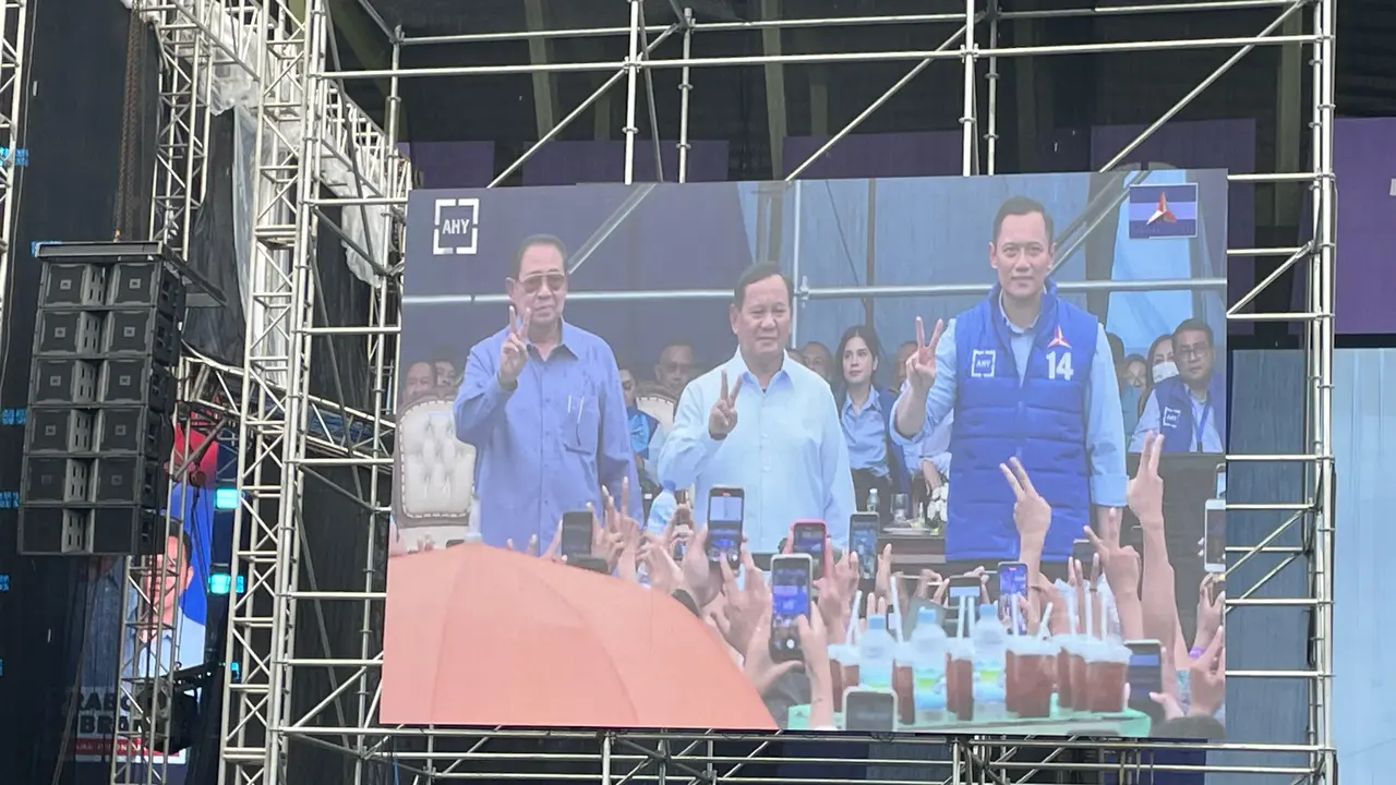 Capres nomor urut 2 Prabowo Subianto kampanye akbar di Stadion Gajayana Malang, Jawa Timur pada Kamis (1/1/2024). Dia ditemani SBY dan AHY