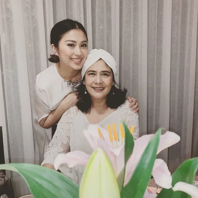 6 Potret Kebersamaan Tyna Kanna dan Lydia Kandou, Selalu Harmonis