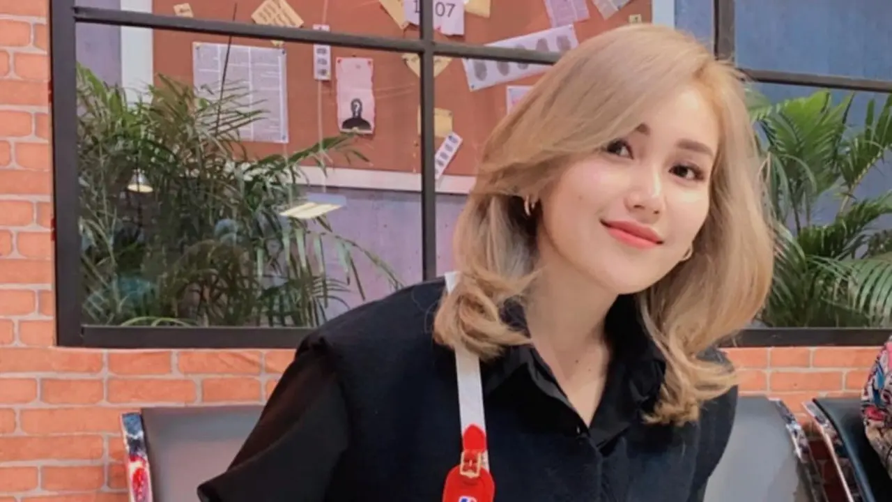 Ganti Warna Rambut, Ini 7 Potret Terbaru Ayu Ting Ting yang Curi Perhatian