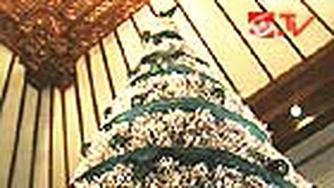  Pohon  Natal  dari Koran Bekas Video Liputan6 com