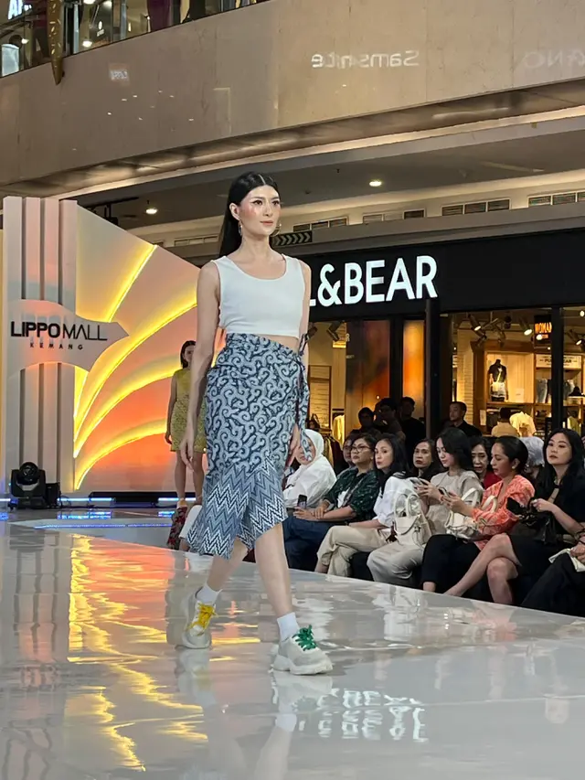 Batik Danar Hadi memberikan penawaran istimewa berupa potongan harga 15% untuk semua koleksi.