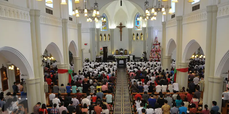 20151224-Polisi dan TNI Amankan Jalannya Malam Misa di Gereja Santo Laurensius