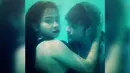 Pose berpelukan di dalam air yang bikin mupeng. (instagram.com/donnymichael/aryanifitriana24)
