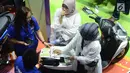 Pengunjung memadati area Jakarta Fair atau Pekan Raya Jakarta 2019 di JIExpo Kemayoran, Jumat (7/6/2019). Jakarta Fair Kemayoran menjadi salah satu tujuan warga ibukota untuk menikmati libur Lebaran. (merdeka.com/Imam Buhori)