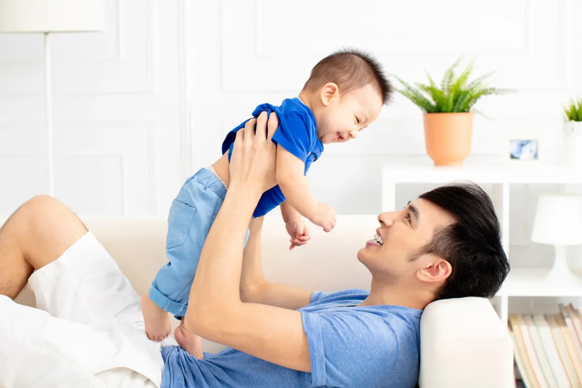 Bukan Hanya dengan Bunda, Ayah Juga Bisa Membangun Bonding dengan Si Kecil Lho!