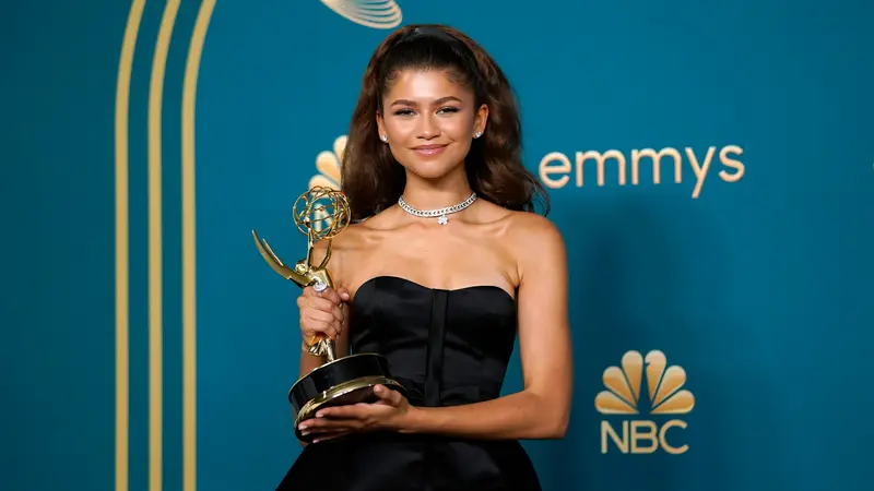 Zendaya Raih Penghargaan Aktris Utama Terbaik di Emmy Awards 2022