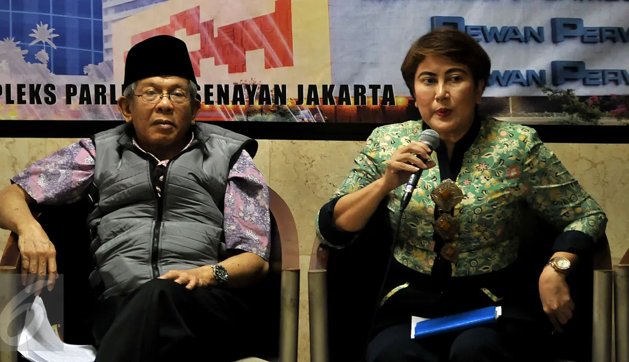 Ketua Bidang Komunikasi Publik Masyarakat Transfortasi Indonesia, Milatia Kusuma (kanan) saat Dialog Kenegaraan "Menjawab Hak Bertanya DPD RI Tentang Urgensi Perpres KA Cepat Jakarta - Bandung" di Jakarta, Rabu (4/11/2015). (Liputan6.com/Johan Tallo)