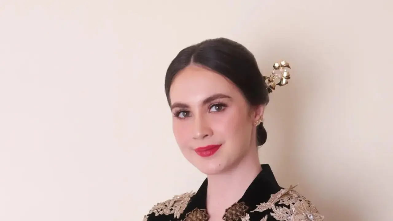 6 Inspirasi Kebaya Velvet Elegan dan Mewah ala Ibu Pejabat, Iriana Jokowi, Selvi Ananda, hingga Annisa Pohan