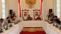 Presiden Yudhoyono dan Wapres Boediono memimpin rapat kabinet terbatas bidang ekonomi di Istana Bogor, Jabar, Kamis (21/1). Rapat membahas perjanjian perdagangan bebas antara ASEAN dan China.(Antara)