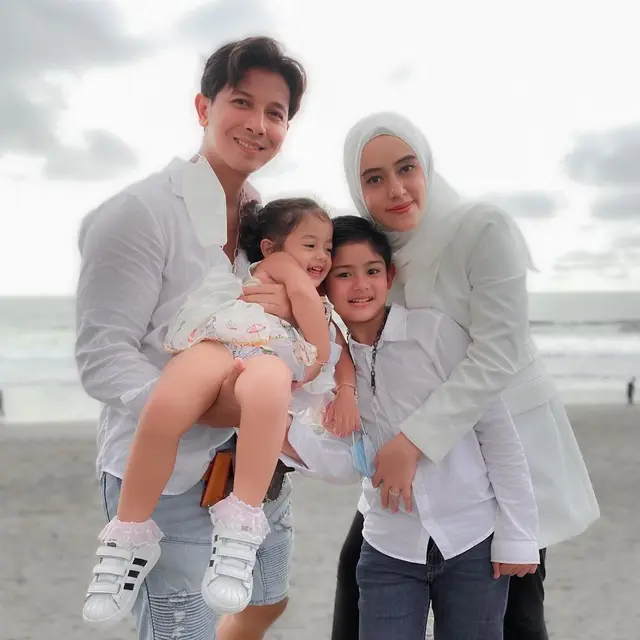7 Momen Liburan Keluarga Sonny Septian dan Fairuz A Rafiq Ke Bali