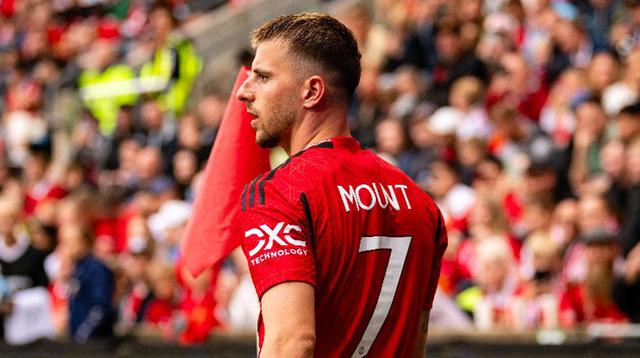 Pemain baru Manchester United, Mason Mount saat laga pramusim melawan Leeds United di Ullevaal Stadium, Oslo, Rabu (12/7/2023). (Twitter/@ManUtd)
