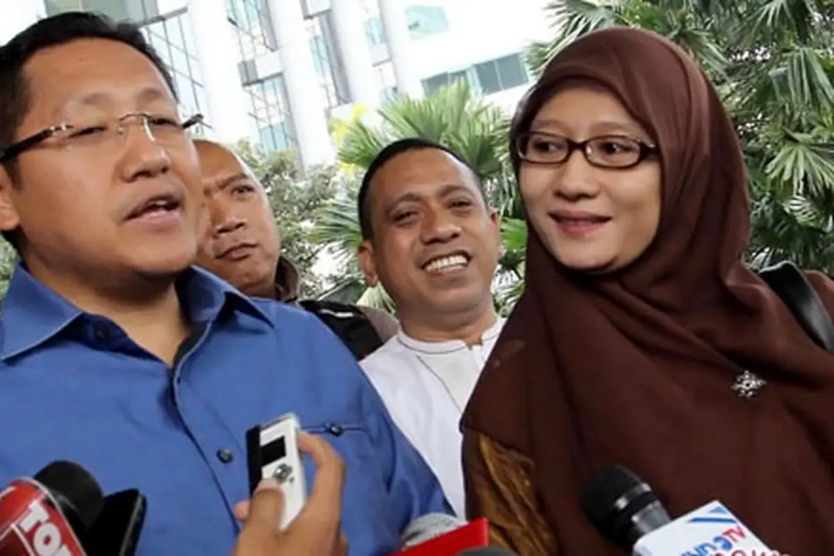 anas-dan-istri-antara-130222b.jpg