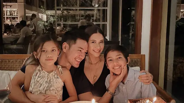 12 Tahun Tinggal di Bali, Ini 6 Potret Keluarga Kecil Nana Mirdad dan Andrew White