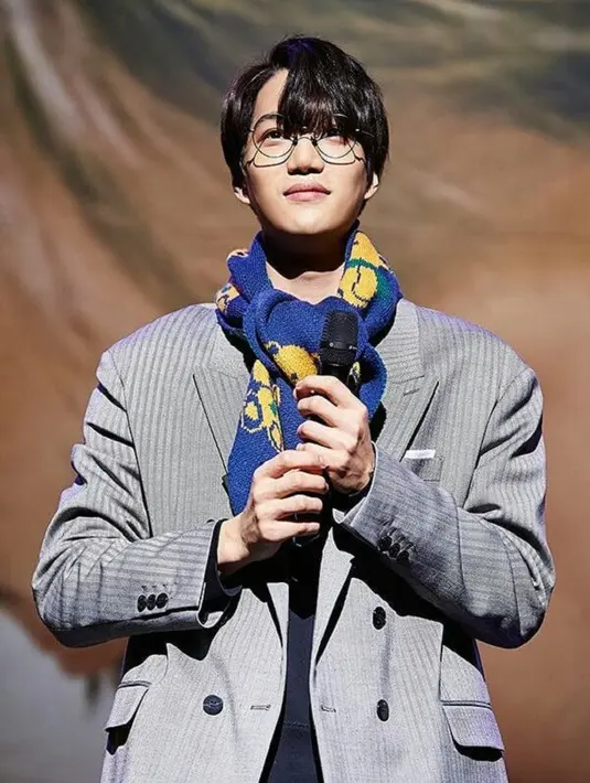 Pesta ulang tahun ini sendiri digelar secara tertutup dan para penggemar dilarang untuk mengambil foto. Namun Kai malah mengijinkan para penggemarnya untuk mengambil foto. (Foto: instagram.com/kaikim.kji)