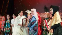 Sejumlah rangkaian Konferensi Tingkat Tinggi (KTT) ASEAN ke-43 sudah berlangsung meriah selama sepekan di Jakarta. Salah satunya adalah malam penganugerahan bagi perempuan pemilik dan pelaku usaha dalam acara bertajuk ASEAN Women Entrepreneurs’ Network (AWEN) Awards yang berlangsung di JW Marriott Hotel, Jakarta.