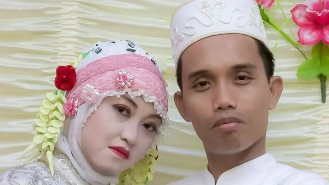 Ustadz Nur Maulana atau Ustaz Maulana bersama mendiang istri (https://www.instagram.com/p/C-aaEbiSUb0/)