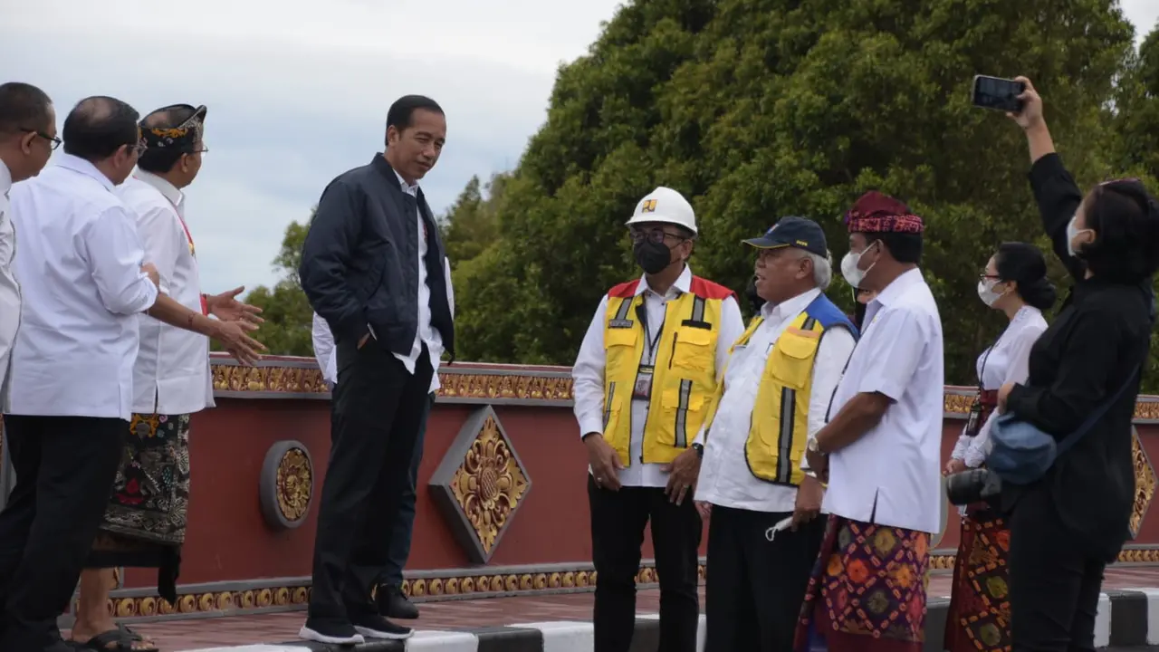 Presiden Joko Widodo (Jokowi) telah meresmikan pembangunan jalan pintas (shortcut) pada ruas jalan nasional Mengwitani-Batas Kota Singaraja di Bali Utara, Kamis 2 Januari 2023.