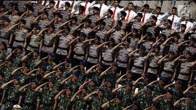 Personel Polri di HUT Bhayangkara