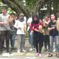 Sejumlah mahasiswa dan alumni UGM berunjuk rasa menuntut penuntasan kasus dugaan pemerkosaan yang menimpa mahasiswi UGM saat KKN (Liputan6.com/ Switzy Sabandar)