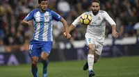 Aksi Daniel Carvajal saat Real Madrid menaklukkan Malaga 3-2, Sabtu (25/11/2017). (GABRIEL BOUYS / AFP)