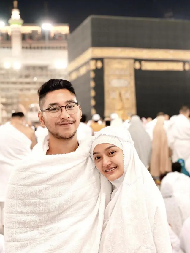 Potret 6 Pedangdut Saat Jalani Umrah, Lesti Kejora Menangis di Depan Kakbah
