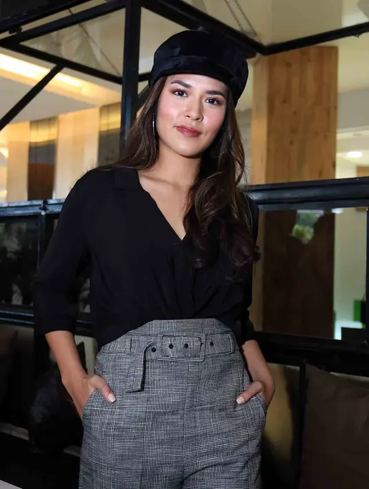 Di balik wajahnya yang cantik, ternyata Raisa merupakan salah satu penggemar tim sepakbola Chelsea. (Deki Prayoga/Bintang.com)